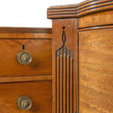 A PAIR OF REGENCY MAHOGANY BOW-FRONT CHESTS - photo 5