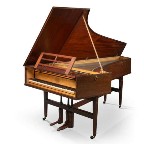 A GEORGE III HOLLY-STRUNG MAHOGANY STRAIGHT-STRUNG GRAND PIANO, WITH EBONY AND IVORY KEY COVERINGS - photo 4