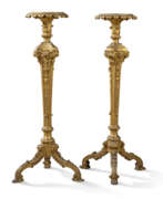 Deckenfluter. A PAIR OF GEORGE II GILTWOOD TORCHERES