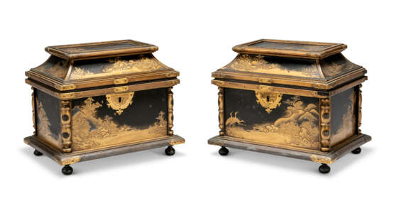 A PAIR OF JAPANESE PAGODA-FORM GILT-METAL-MOUNTED, BLACK AND GILT LACQUER TABLE CASKETS - фото 1