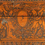 AN ITALIAN INK-DECORATED CYPRESS WOOD CASSONE - photo 4