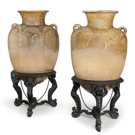 A PAIR OF MEXICAN POLYCHROME-DECORATED AND PARCEL-GILT EARTHENWARE OVOID JARS OR BUCAROS - фото 1