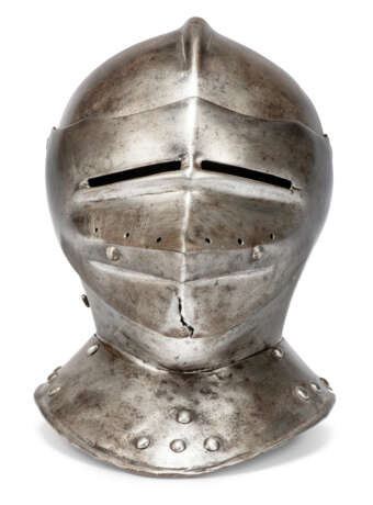 A LATE 16TH/EARLY 17TH CENTURY CLOSE HELMET - Foto 3