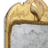 A NEAR PAIR OF GEORGE I GILTWOOD AND COMPOSITION PIER MIRRORS - Foto 4