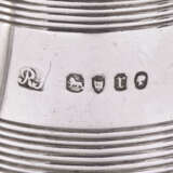 A GROUP OF FRENCH AND ENGLISH SILVER DRINKWARE - фото 2