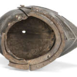 A LATE 16TH/EARLY 17TH CENTURY CLOSE HELMET - Foto 4