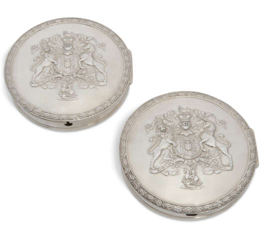 TWO GEORGE IV SILVER SEAL BOXES - photo 1