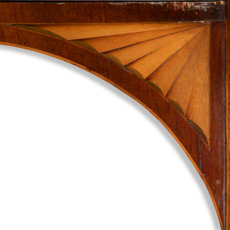 A GEORGE III BOXWOOD STRUNG, TULIPWOOD AND INDIAN ROSEWOOD CROSSBANDED, MAHOGANY SERPENTINE SIDEBOARD - photo 3