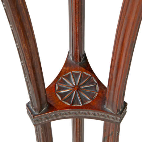 A PAIR OF GEORGE III STYLE MAHOGANY TORCHERES - photo 2