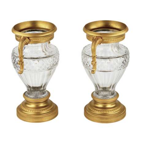 Paire de vases en cristal et bronze dore. Fin du 19&egrave;me si&egrave;cle. Gilding Neoclassicism 29.5 - photo 3