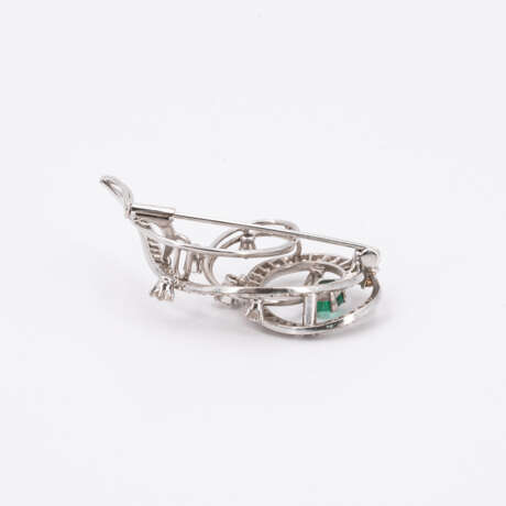 Emerald-Diamond-Brooch - photo 2