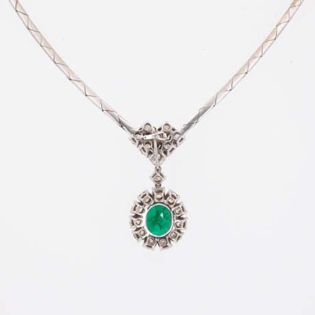 Emerald-Diamond-Necklace - photo 2