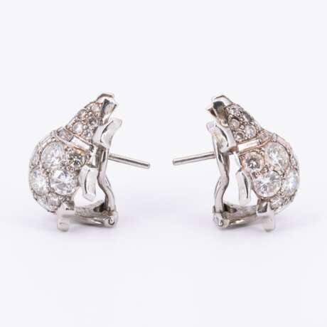 Diamond-Set: Ear Studs and Pin - фото 4