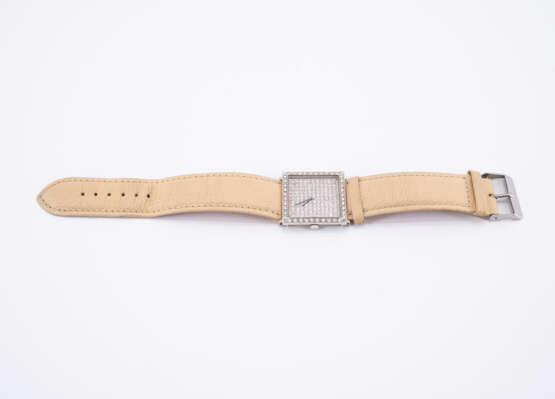 Wristwatch with Diamond Setting - фото 2