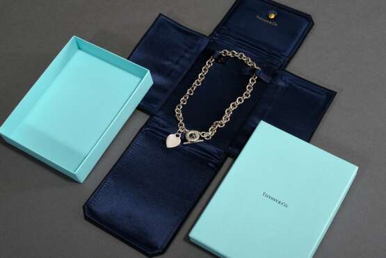 Tiffany & Co Silber 925 Gliederkette mit ungraviertem Herzanhänger und Knebelschließe mit Brandname, 82g, L. 42cm, in Originaletui und -box - photo 1