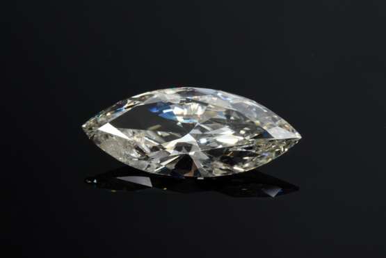 Platin Ring mit Diamant im Navetteschliff (ca.4.58ct/P2/TCA/M) und 2 seitlichen gelben Diamanten im Navetteschliff (zus. ca. 1.11ct/SI1/Fancy Vivid Yellow), Gesamtgewicht 6,4g, Gr. 50 (Verkleinerungsspange), GIA Report von Oktober 2023 liegt vor, Ste… - Foto 5