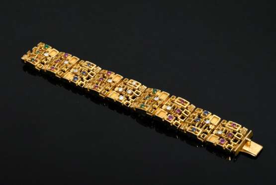 Midcentury Gelbgold 750 Armband aus 9 geometrisch abstrahierten Gliedern mit Brillanten (zus. ca. 1.20ct/VSI-SI/W), Saphiren, Rubinen und Smaragden, 97,4g, L. 17,9cm - Foto 3