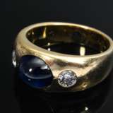 Massiver Gelbgold 750 Bandring mit Saphir Cabochon und Brillanten (zus. ca. 0.36ct/VSI/W), 12,4g, Gr. 57 - Foto 2