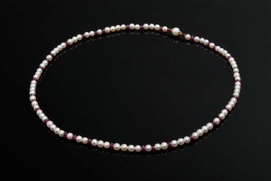 Zuchtperlenkette mit Rubinen an Rotgold 750 Schließe mit Perlen, 16,4g, L. 51,4cm, Ø 4,5mm - Foto 1