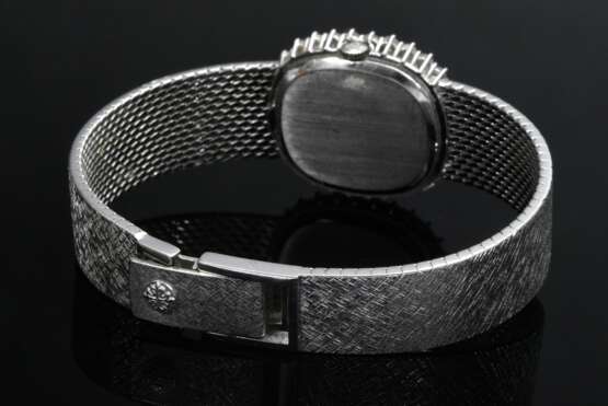 Patek Philippe Weißgold 750 Damenarmbanduhr, Handaufzug, Diamantlünette (zus. ca. 1.50ct/VSI/TW), 54g, L. 17cm, gangbar (keine Garantie auf Werk und Funktionalität) - photo 3