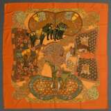 Hermès Seiden Carré "Art des Steppes" in orange/khaki, Entw.: Annie Faivre 2000, gerollter Rand, 90x90cm, in Original Box, kein Schild - Foto 1