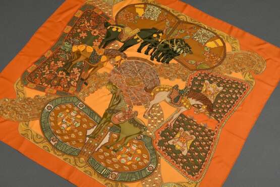 Hermès Seiden Carré "Art des Steppes" in orange/khaki, Entw.: Annie Faivre 2000, gerollter Rand, 90x90cm, in Original Box, kein Schild - photo 2
