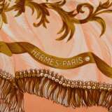 Hermès Seiden Carré "Fripon" in apricot, Entw. wohl: Maurice Tranchant 1972, gerollter Rand, 90x90cm, Fleck an der Ecke - фото 4