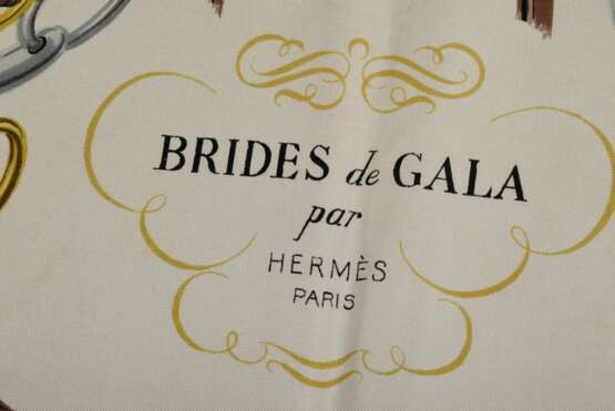 Hermès Seiden Carré "Brides de Gala", dunkelbraun/weiß, Entw.: Hugo Grygkar 1957, gerollter Rand, 90x90cm, kein Schild, Tragespuren, Ziehfaden, leichte Tragesspuren - Foto 4