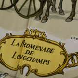 Hermès Seiden Carré "La Promenade de Longchamps" in bordeaux, Entw.: Philippe Ledoux 1965, gerollter Rand, 90x90cm, kein Schild - photo 4