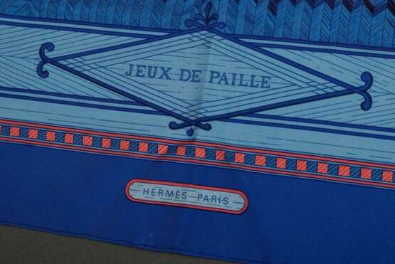 Hermès Seiden Carré "Jeux de Paille" in azurblau, Entw.: Françoise De La Perriere 1984, gerollter Rand, 90x90cm, Wasserrand - фото 3