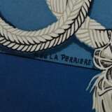 Hermès Seiden Carré "Palefroi" in Blautönen, Entw.: Françoise De La Perriere 1966, gerollter Rand, 90x90cm, kein Schild, Ziehfaden, leichte Tragespuren - Foto 3