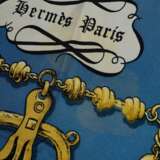 Hermès Seiden Carré "Palefroi" in Blautönen, Entw.: Françoise De La Perriere 1966, gerollter Rand, 90x90cm, kein Schild, Ziehfaden, leichte Tragespuren - Foto 4