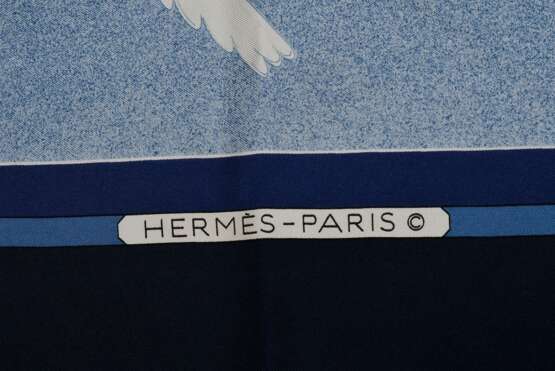 Hermès Seiden Carré "Oiseaux Migrateur" in Blautönen, Entw.: Caty Latham 1977, gerollter Rand, 90x90cm, Ziehfäden - Foto 3