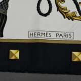 Hermès Seiden Carré "Les Cléfs" in schwarz, Entw.: Cathy Latham 1965, gerollter Rand, 90x90cm, leichte Tragespuren - Foto 3