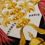 Hermès Façonné Seiden Carré "Grelots et Plumes" in schwarz/gold, Entw.: Julia Abadie 1995, gerollter Rand, 90x90cm, kein Schild - Foto 3
