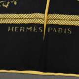 Hermès Seiden Carré "Les Armes de Paris Fluctuat nec mergitur" in schwarz/gold, Entw.: Hugo Grygkar 1954, gerollter Rand, 90x90cm, kein Schild, kleine Löcher - photo 3