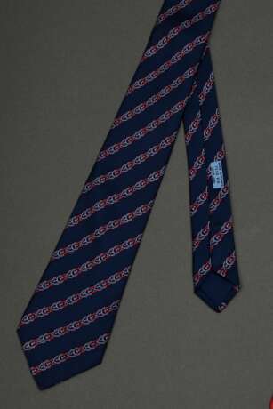 2 Hermès Seiden Krawatten: pinke und blaue "Steigbügel" (7152 FA), L. 145cm, B. 8/8,5cm, leicht fleckig - фото 2