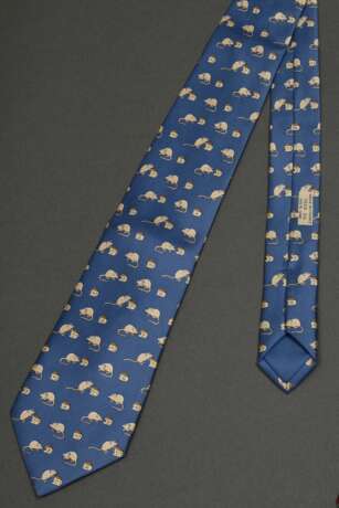 2 Hermès Seiden Krawatten: "Mäuse" in taubenblau (7605 SA) und "Pegasus" in himbeerfarben (7348 PA, Schild neu angenäht), L. 145cm, B. 9cm - photo 2