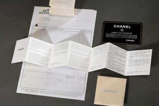 Chanel "Classic Double Maxi" Überschlagtasche, gestepptes schwarzes Leder mit silberfarbener Hardware, ineinandergreifendes CC-Logo als Schloss, innen bordeauxfarbenes Leder, zwei Innenfächer mit drei Einschubtaschen, rückseitiges Einsch… - фото 7