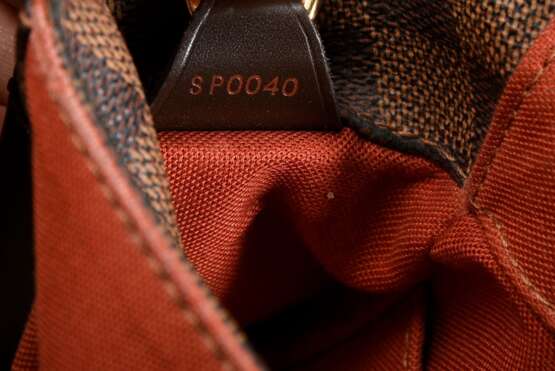 Louis Vuitton Vintage "Bastille" Messengertasche in Damier Ebene Canvas mit dunkelbraunem verstellbarem Leder Schulterriemen, orangerotes Textil Innenfutter, Nr. SP0040, 2004, ca. 30x34x10cm, Trage- und Gebrauchsspuren - фото 6