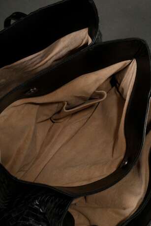 Bottega Veneta Handtasche "Roma Sac Noir" aus geflochtenem Intrecciato Leder, Besätze aus geschwärztem Metall, mit Schnappverschluss und Schlüssel, doppelter Griff, Innenfutter aus beigem Wildleder, 3 Fächer und Reißverschlussfach, bez… - photo 7