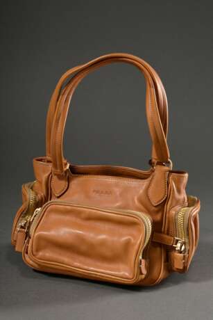 Prada Handtasche "Multi Pocket Bowler Bag", cognacfarbenes Kalbsleder (Vitello Light M Naturale), Nr.: BR2522, mit Certificato di autenticità, 16x22x14cm, Wasserfleck am Boden, min. Gebrauchsspuren - фото 1