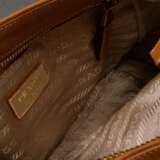 Prada Handtasche "Multi Pocket Bowler Bag", cognacfarbenes Kalbsleder (Vitello Light M Naturale), Nr.: BR2522, mit Certificato di autenticità, 16x22x14cm, Wasserfleck am Boden, min. Gebrauchsspuren - фото 4