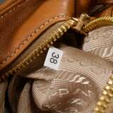 Prada Handtasche "Multi Pocket Bowler Bag", cognacfarbenes Kalbsleder (Vitello Light M Naturale), Nr.: BR2522, mit Certificato di autenticità, 16x22x14cm, Wasserfleck am Boden, min. Gebrauchsspuren - Foto 6