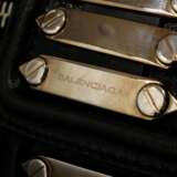 Balenciaga Handtasche "Studded Chrome Messenger Bag", Leder mit Nieten, Entw.: Nicolas Ghesquiere 2007, 37x44cm, mit Staubbeutel, sehr guter Zustand - photo 7