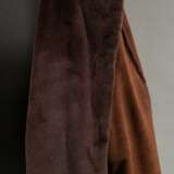 Dunkelbrauner geschorener Nerz Mantel in schlichter Façon mit aufgesetzten Taschen, außen Wildleder, Voigt/Köln, Gr. 40 - фото 4
