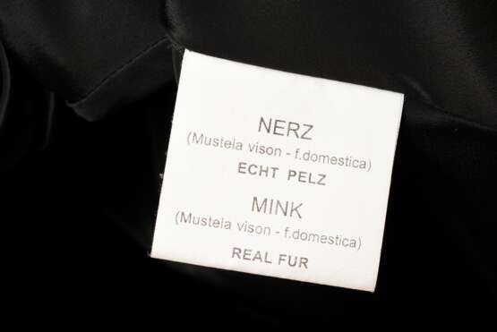 Schwarzer gerupfter Nerz Kurzmantel mit Stehkragen und seitlichen Schlitzen, Kopenhagen Fur, Größe 40/42 - photo 4