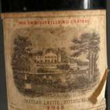 Flasche 1948 Chateau Lafite Rothschild, premier grand cru classe, Rotwein, Bordeaux, Pauillac, 0,75l, ms, Etikett und Kapsel beschädigt - Foto 2