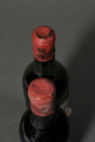 2 Flaschen 1955 (?) Chateau Lafite Rothschild, premier grand cru classe, Rotwein, Bordeaux, Pauillac, 0,75l, ms - in, durchgehend gute Kellerlagerung, Etiketten und Kapseln beschädigt - photo 4