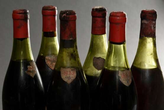 6 Flaschen 1953 Chambolle Musigny, Paul Bouchard & Cie., Rotwein, Burgund, 0,75l, ls - hs, durchgehend gute Kellerlagerung, Etiketten und Kapseln beschädigt - фото 4